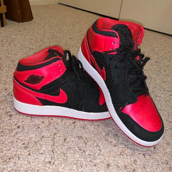 red and black nike shoes womens